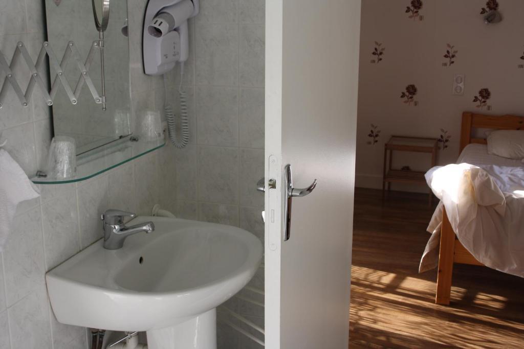Auberge De Saint Julien Aux Bois Номер фото